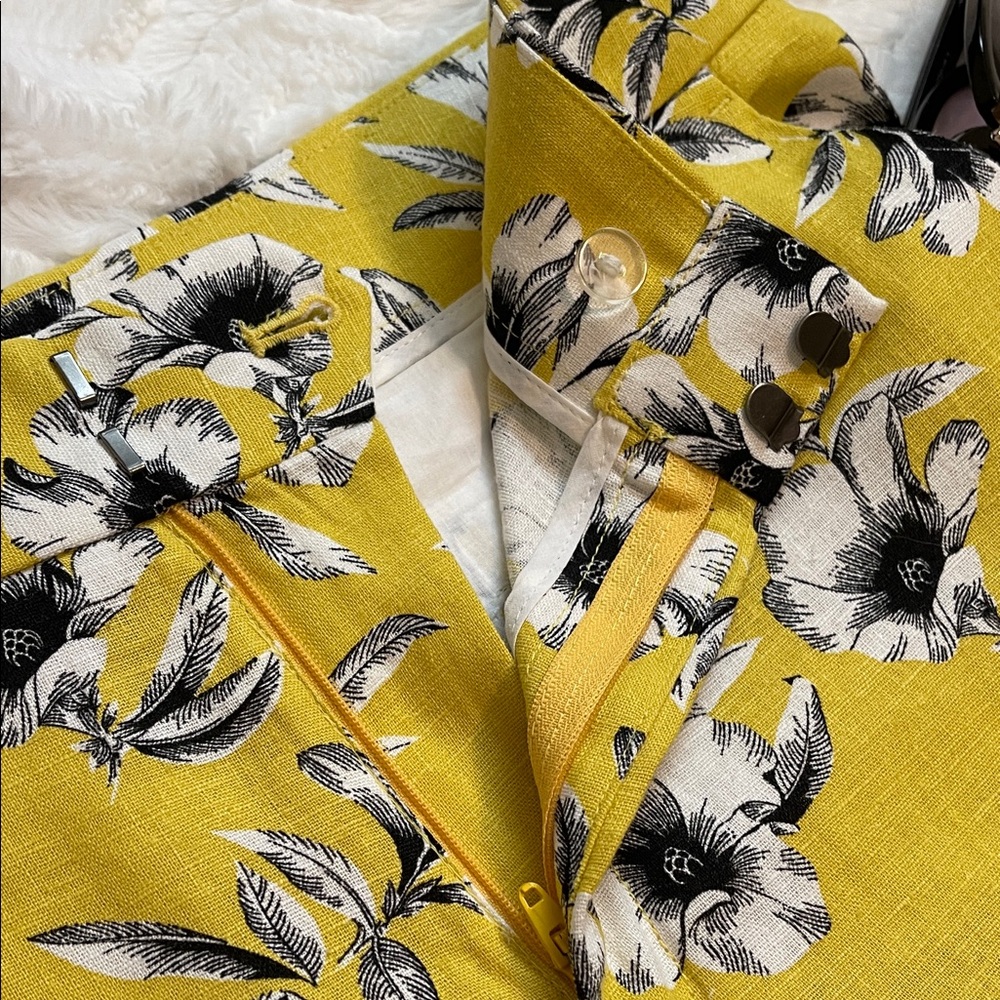 Banana Republic Linen/Rayon Yellow Floral Wide Leg Pants - Picture 2 of 12